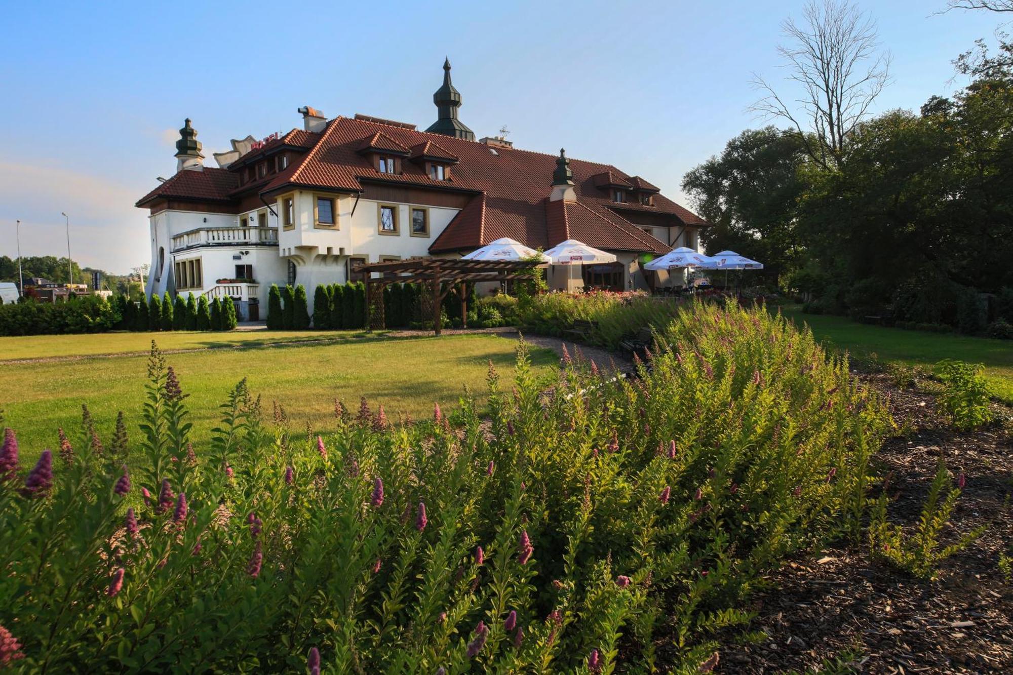 Hotel Kasztel Rzezawa Экстерьер фото