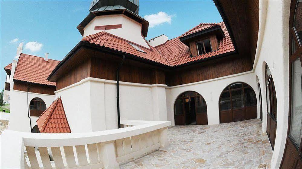 Hotel Kasztel Rzezawa Экстерьер фото